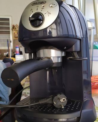 Macchina per caffè espresso con pompa - DeLonghi E