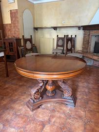 Tavolo sala da pranzo con sedie