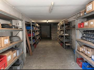 Locale magazzino + soppalco indipendente