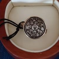 Anello antico a toppa in oro argento e diamanti