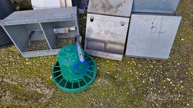 Attezzi per galline-polli-anatre