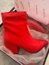 Stivaletto/tronchetto con tacco rosso