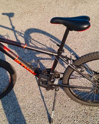 bicicletta B-TWIN Rockrider 500
