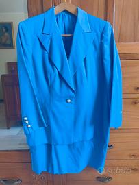 Elegante Tailleur azzurro giacca monopetto e gonna