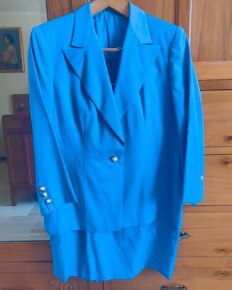 Elegante Tailleur azzurro giacca monopetto e gonna
