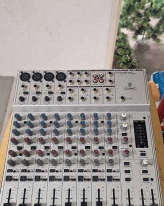 Behringer eurorack MX 1604A mixer
