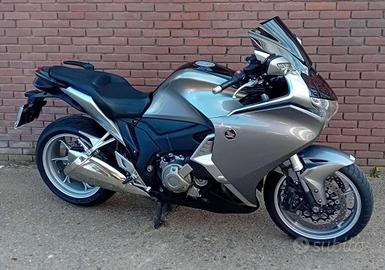 VFR 1200 F DCT