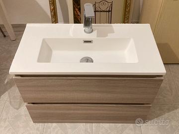 Mobile lavabo bagno rocere e rubinetto jacuzzi