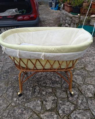 culletta in vimini con rotelle 