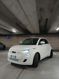 Fiat 500e

BERLINA ELETTRICA PASSION 42KW