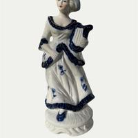 Statuina dama con arpa