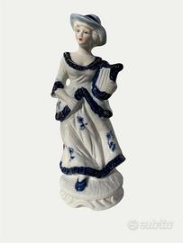 Statuina dama con arpa