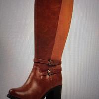 Stivali color cognac con gamba larga