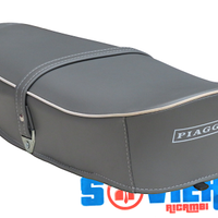 Sella Grigia Lunga Bordino Bianco e Scritta Vespa