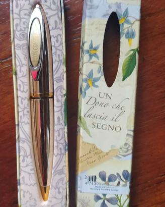 BUON COMPLEANNO PENNA CON CITAZIONI IN CONFEZIONE