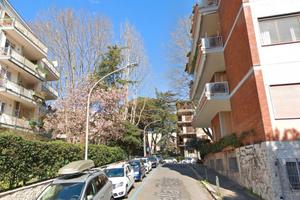 Eur soleggiato monolocale arredato