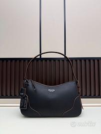 Borsa Prada da donna a spalla, nuova