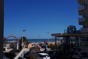 Riccione Centrale prima linea vista mare