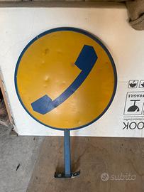 Insegna telefono pubblico