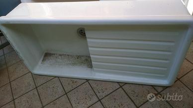 Lavandino in ceramica vintage