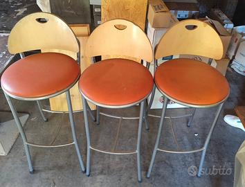 Sgabelli con spalliera