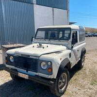 Disponibili ricambi Land Rover Defender .