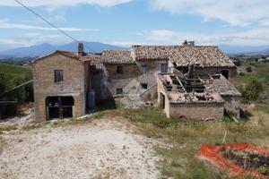 CASA DI CORTE A ACQUAVIVA PICENA