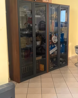 Vetrine ( 2 pz) in legno e vetro+ tavolo legno