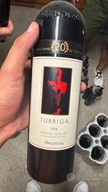 Vino rosso turriga