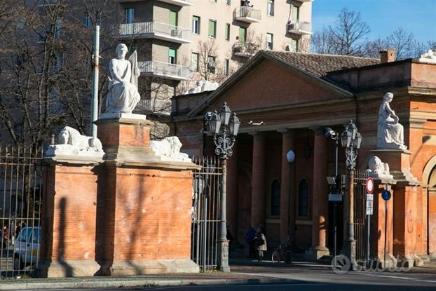 Stanza AD STRADA NINO BIXIO CON BALCONE