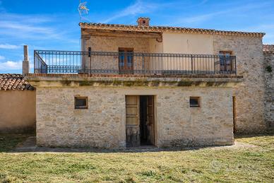 Casa indipendente ristrutturata con giardino