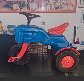 Trattore giocattolo pedali anni 70
