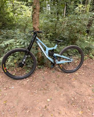 Santa cruz v10 limited color price is negotiable