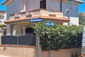 Casa singola con giardino su 4 lati