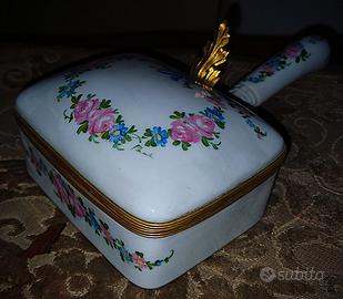 Tabacchiera in porcellana decorata (Capodimonte)