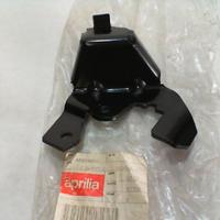 SUPPORTO PEDANA PASSEGGERO DX APRILIA SCARABEO AP8