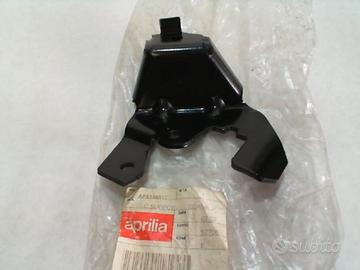 SUPPORTO PEDANA PASSEGGERO DX APRILIA SCARABEO AP8