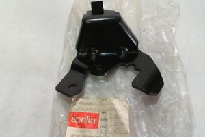 SUPPORTO PEDANA PASSEGGERO DX APRILIA SCARABEO AP8