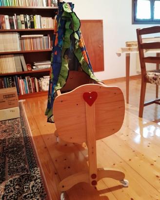 Giocattoli dal design classico in legno naturale