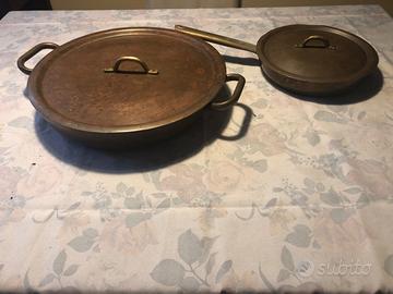 2 TEGAMI IN RAME BATTUTO VINTAGE CON COPERCHI