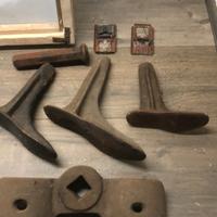 Attrezzatura antica per calzolaio