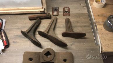 Attrezzatura antica per calzolaio