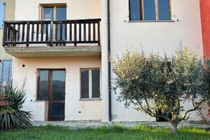 Villetta senza spese con giardino e box