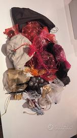 Collane, bracciali, spille e anelli 