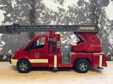 Camion pompieri Mercedes marca Bruder