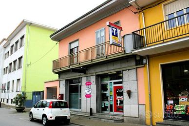 Attività / Licenza di 120 m² con 2 locali a Santhi