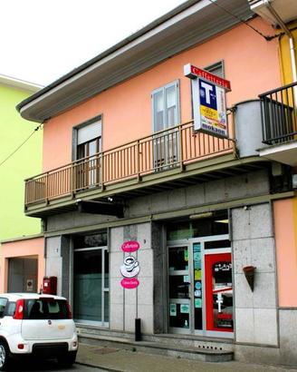 Attività / Licenza di 120 m² con 2 locali a Santhi