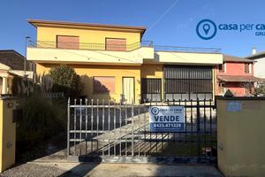 Casa singola con magazzino ad Arquà Polesine