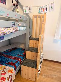 Scala Con contenitori bambini