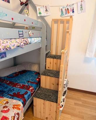 Scala Con contenitori bambini